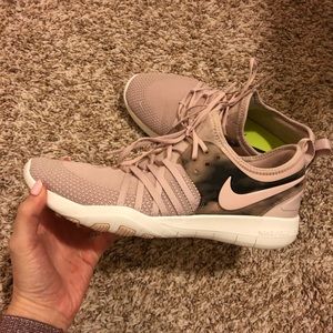 Nike Pink Tennis Shoes